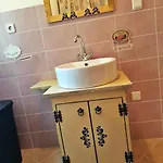 Vintage Stone House Eldo With Jacuzzi, In Podaspilje, 別荘