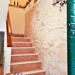Vintage Stone House Eldo With Jacuzzi, In Podaspilje, 別荘 オミシュ