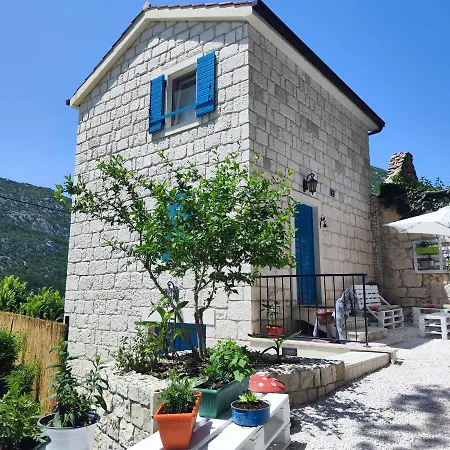 Vintage Stone House Eldo With Jacuzzi, In Podaspilje, 別荘