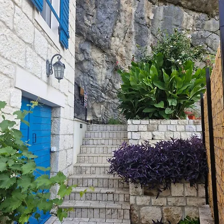 Vintage Stone House Eldo With Jacuzzi, In Podaspilje, * オミシュ