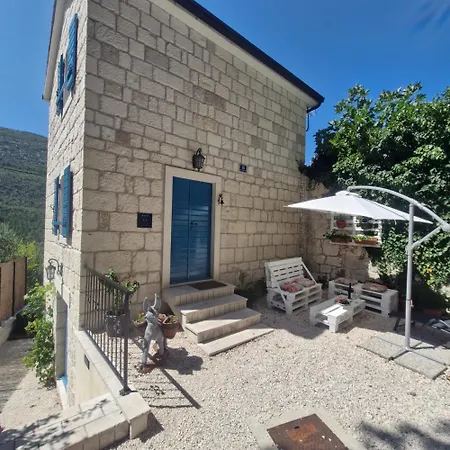 Vintage Stone House Eldo With Jacuzzi, In Podaspilje, Будинок відпочинку Оміш