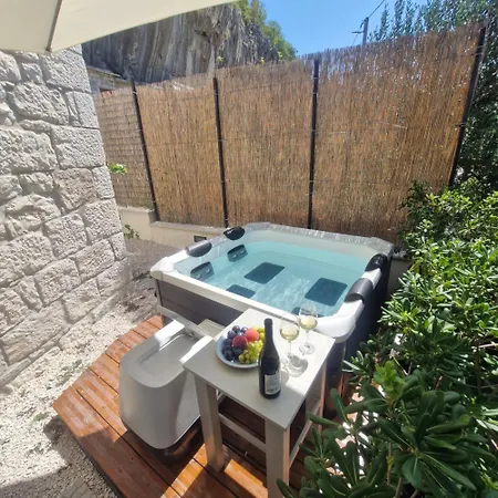 Vintage Stone House Eldo With Jacuzzi, In Podaspilje, * אומיס